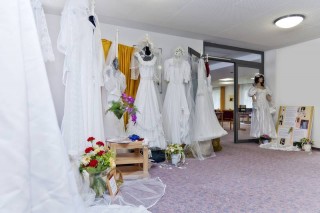 Brautkleider aus nahezu allen Jahrzehnten